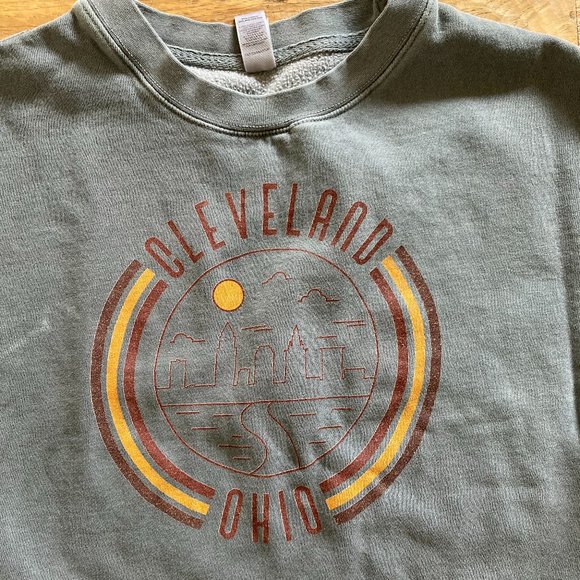 CLEVELAND WOMENS FLEECE CROPPED CREW SWEATSHIRT - Picture 4 of 4